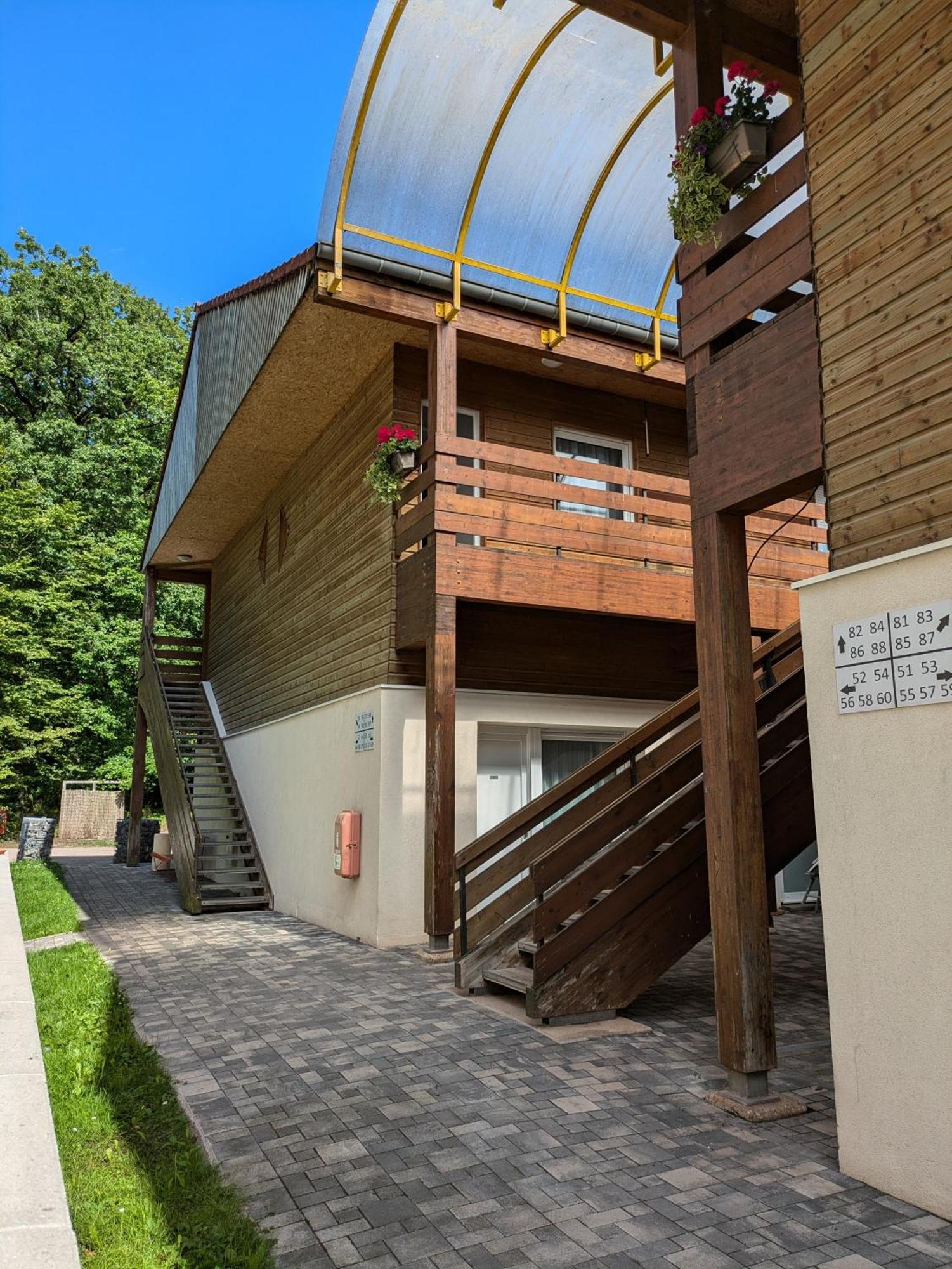 Studio Rez De Chaussee Avec Terrasse Centre Thermal Et Touristique - Casa Amneville Bagian luar foto